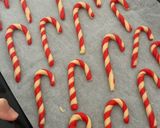 Hình bước làm 4 của món Bánh Quy Giáng Sinh - Candy Cane Christmas Cookies