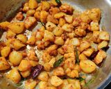 ஆலூ கெட்டே மசாலா பல்யா (potato masala) (Aloo kette masala palya recipe in tamil) ரெசிபி ஸ்டேப் 3 புகைப்படம்