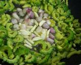 Foto langkah ke 2 dari resep Tumis Pare.