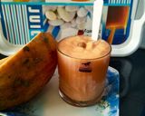 A picture of step 1 of Papaya and milk smoothie.