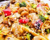 A picture of step 5 of Pad Thai.