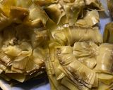 Foto del paso 2 de la receta: Flores de alcachofa con salsa cremosa, ibérico y lascas de parmesano