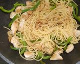 รูปขั้นตอนการทำที่ 3 ของ สปาเก็ตตี้ไก่พริกหวาน