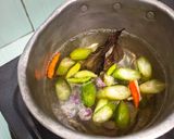 Foto langkah ke 1 dari resep Menu diet : asem asem ayam tahu.