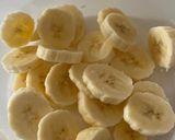 Une image de l'étape 1 de Glace à la banane et pépites de chocolat.