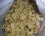 Foto langkah ke 1 dari resep Mie Telur Dadar.