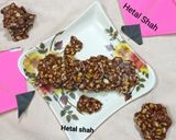 ચોકલેટ પીનટ ચીક્કી (Chocolate Peanut Chikki Recipe In Gujarati) રેસીપી સ્ટેપ6ફોટો