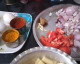 A picture of step 1 of Omelette curry with potatoes.