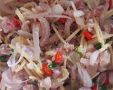 รูปขั้นตอนการทำที่ 2 ของ "ยำแหนมสด" 🐖🌶😋Spicy Sour Pork Salad