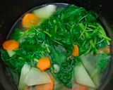 Foto langkah ke 3 dari resep Sayur Bening Bayam Simple.