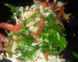 A picture of step 4 of Vegetable noodles omlete.