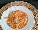 Foto del paso 13 de la receta: Garbanzos con sepia y langostinos
