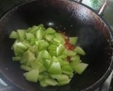 Foto langkah ke 3 dari resep Tumis Melon Muda.