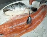Foto del paso 2 de la receta: Aperitivo de salmón de aprovechamiento