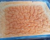 A picture of step 6 of Rollgoll with strawberry custard.