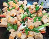 Foto langkah ke 3 dari resep 23. Oseng oncom kecap pedas.