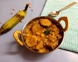 A picture of step 5 of Raw Banana and white peas curry.