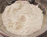 Pillekönnyű meggyes süti kevert tésztából recept fázis 1 fotója