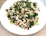 Foto langkah ke 2 dari resep Baked Egg Bacon and Spinach.