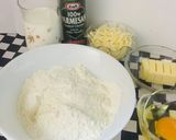 Foto del paso 1 de la receta: Wafles Salados con Queso mozzarella y Queso Parmesano!🧇🍯🥝🍓🍊
