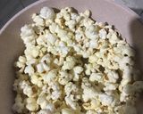 Foto langkah ke 2 dari resep Popcorn Caramel.