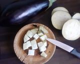 Foto del paso 1 de la receta Salteado de berenjena y cebolla