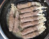 Foto langkah ke 3 dari resep Beef enoki roll.