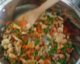 Foto del paso 3 de la receta: Arroz tres delicias sin gambas