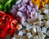 A picture of step 2 of Thin Crust Paneer Pizza.