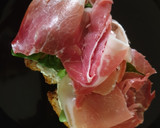 Foto del paso 1 de la receta: Tosta de jamón y canónigos