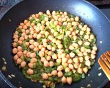 Foto del paso 3 de la receta: Ensalada con migas de bacalao y garbanzos