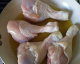 Foto del paso 3 de la receta: Muslitos de pollo con pimientos verdes de la huerta