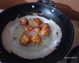 A picture of step 3 of Banana Modak.