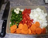 Foto del paso 3 de la receta: Pollo con salsa y verduras