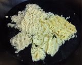 Foto langkah ke 2 dari resep Martabak Mie.