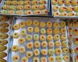Foto langkah ke 3 dari resep Kue semprit susu.