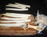 Foto del paso 1 de la receta: Espárragos blancos con mayonesa de atún y semillas de girasol 🌻
