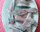 Foto del paso 10 de la receta: Bonito en salsa de dos tipos de cebollas, pimiento y azafrán