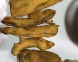 A picture of step 3 of Mirchi Pakoda.