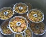 Foto langkah ke 2 dari resep 16. Donat Indomie.