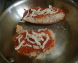 Foto del paso 4 de la receta: Mini "pizzas" con pan francés