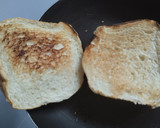 Foto del paso 3 de la receta: Sándwich de carne🥩, cebolla🧀caramelizada🌰 y queso🥯