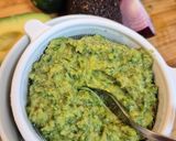 Foto del paso 4 de la receta: Ensalada de gambas y aguacate con salsa de cilantro