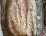 Foto del paso 1 de la receta: Filet de merluza con papas al horno 🐟🥔