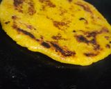 मक्की की रोटी(makki ki roti recipe in hindi) रेसिपी चरण 4 फोटो