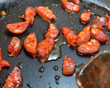 Foto del paso 3 de la receta: Huevos rotos con grelos