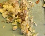 Hình bước làm 1 của món Gà xào sả ớt