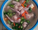 Foto langkah ke 2 dari resep Asem-asem Ayam Bening Bungkus Daun.