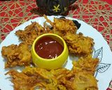 A picture of step 3 of Onion/pyaz ke Pakode.