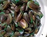 Foto langkah ke 1 dari resep Tumis Kerang Hijau.